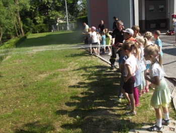 Pokaz OSP Łękawica dla dzieci ze szkoły podstawowej - zdjęcie30