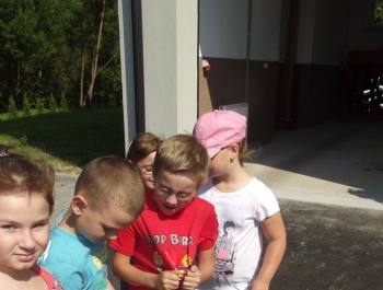 Pokaz OSP Łękawica dla dzieci ze szkoły podstawowej - zdjęcie25