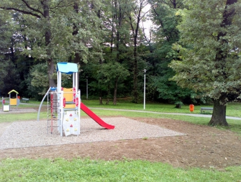 Doposażenie parku w Łękawicy w urządzenia zabawowe - zdjęcie3