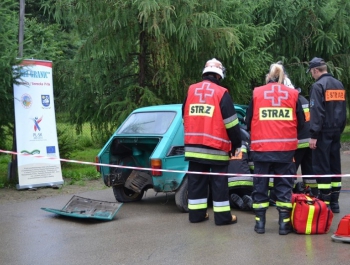 Pokaz ratownictwa drogowego przy remizie w Kocierzu Moszczanickim - zdjęcie10
