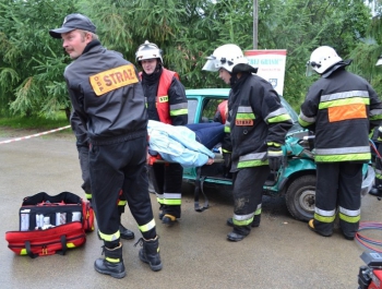 Pokaz ratownictwa drogowego przy remizie w Kocierzu Moszczanickim - zdjęcie7