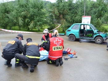Pokaz ratownictwa drogowego przy remizie w Kocierzu Moszczanickim - zdjęcie5