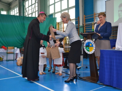 Szkoła Podstawowa w Łękawicy od 9 stycznia 2016 r. nosi imię bł. o. Michała Tomaszka. - zdjęcie49