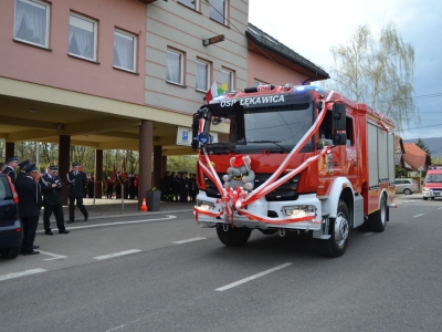 Uroczystość przekazania nowego samochodu ratowniczo-gaśniczego dla OSP Łękawica. - zdjęcie40