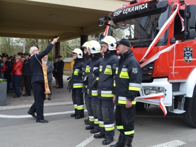 Uroczystość przekazania nowego samochodu ratowniczo-gaśniczego dla OSP Łękawica. - zdjęcie23