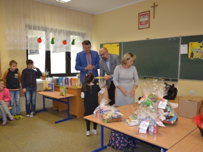 Gminna Biblioteka Publiczna w Łękawicy gościła dzisiaj pana Waldemara Cichonia autora książeczek dla dzieci - zdjęcie34