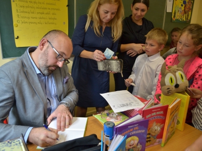 Gminna Biblioteka Publiczna w Łękawicy gościła dzisiaj pana Waldemara Cichonia autora książeczek dla dzieci - zdjęcie44